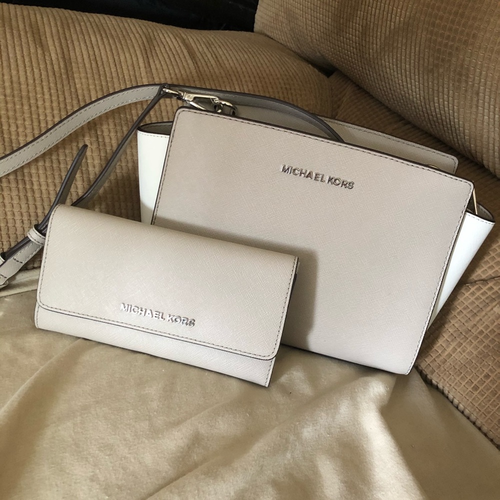 NWT MICHAEL KORS WITH MATCHING WALLET